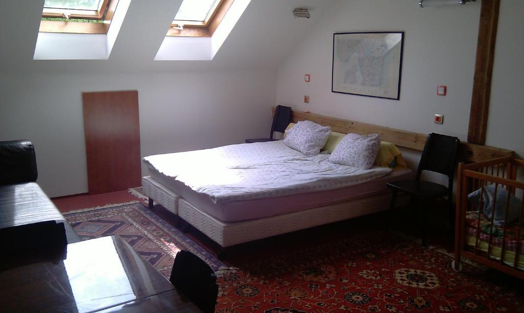 Orli Hnizdo at Château Novak Křivoklát Chambre photo